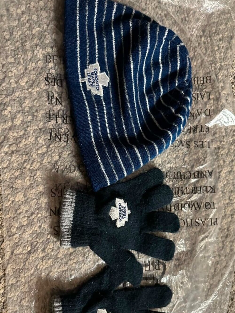 Kids Toronto Maple Leafs winter hat and mitts
